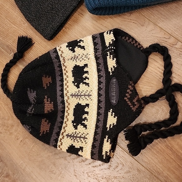 Bundle of 5 Ski Caps Beanies Winter Knit Hats Pom Pom Cozy The North Face Adidas - Picture 2 of 6